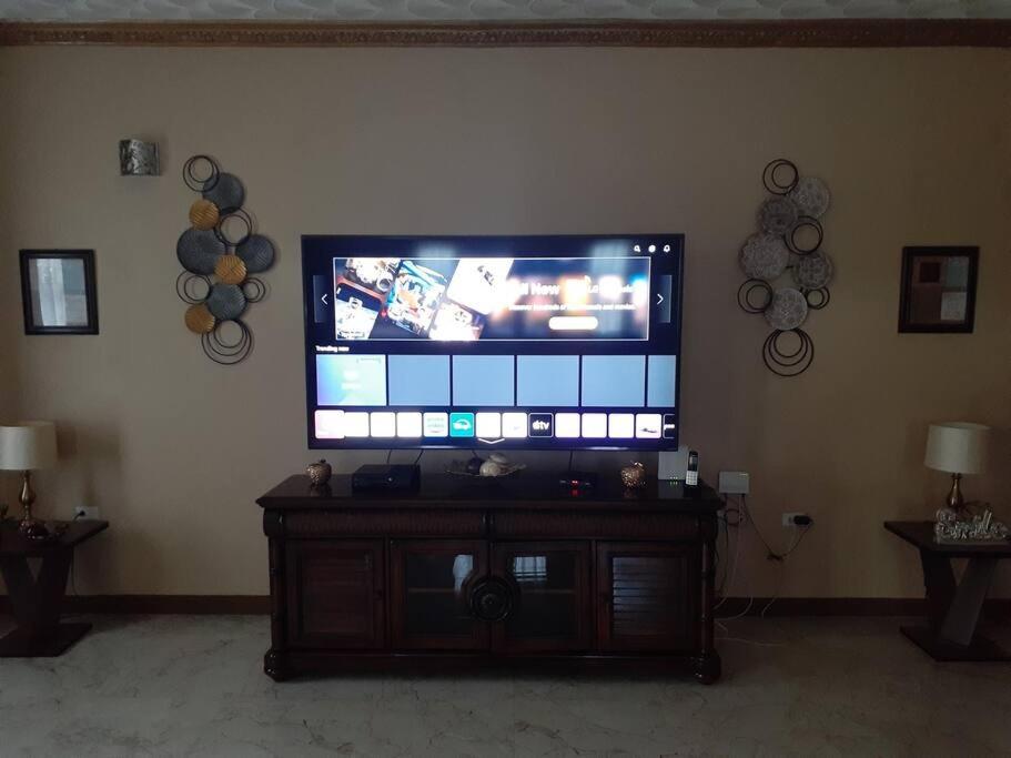 TV a/nebo společenská místnost v ubytování B&B Hideaway