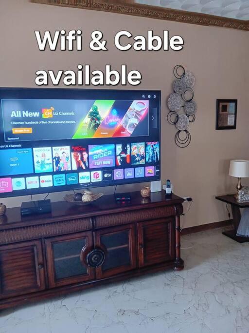 TV a/nebo společenská místnost v ubytování B&B Hideaway