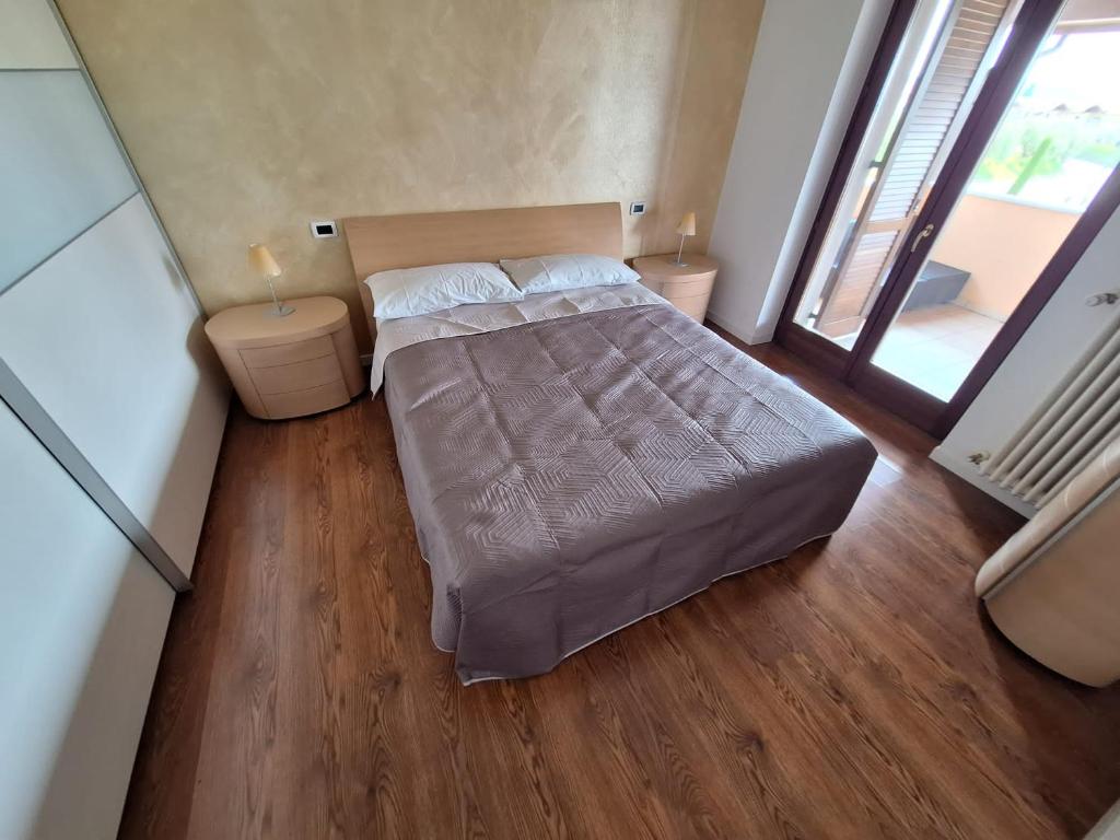 Ένα ή περισσότερα κρεβάτια σε δωμάτιο στο Barum Lake View Apartment in Lazise