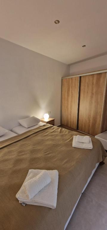 Postel nebo postele na pokoji v ubytování IVANKA'S VILLAS