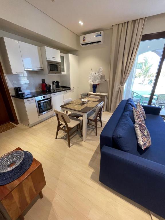 Kuchyň nebo kuchyňský kout v ubytování Hawana Salalah Poolside Apartment