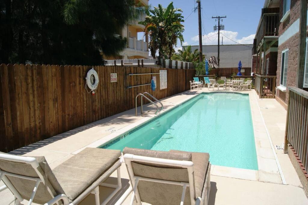 Πισίνα στο ή κοντά στο Las Palmas 8 Close to entertainment district, beach access