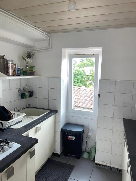 Kuchyň nebo kuchyňský kout v ubytování Residence MH Lyon