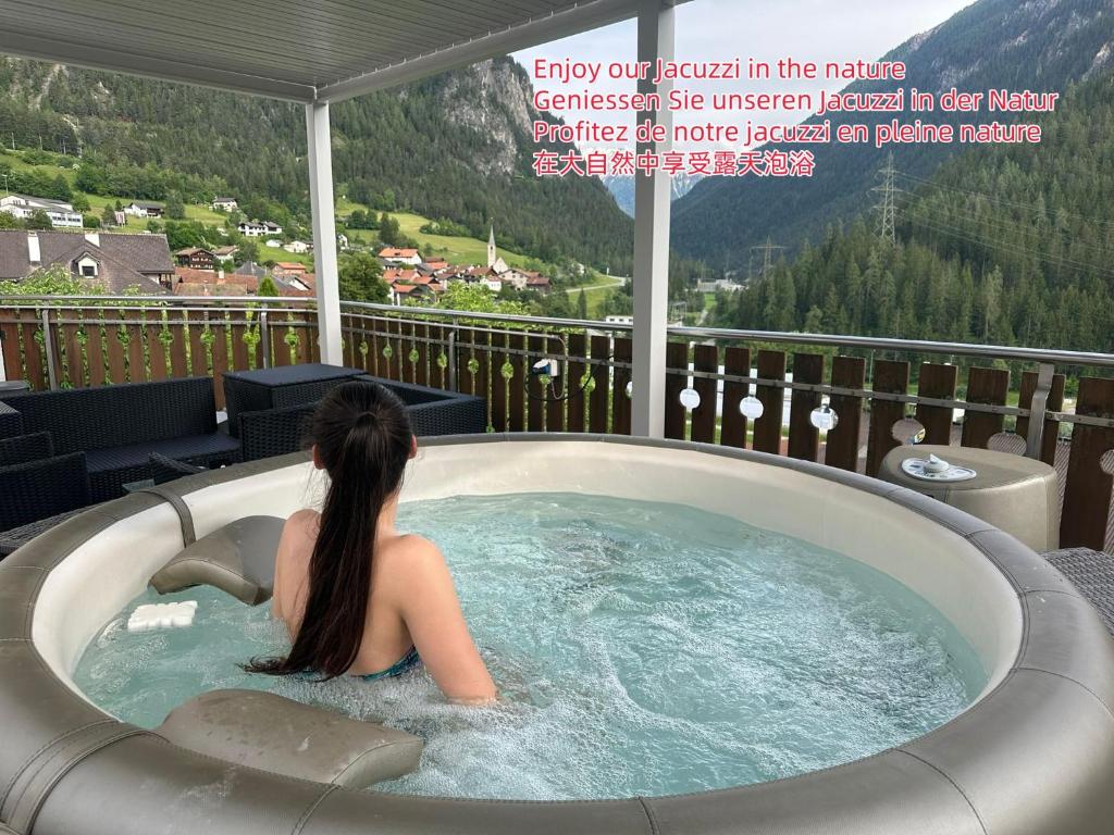 Nespecifikovaný výhled na hory nebo výhled na hory při pohledu z hotelu