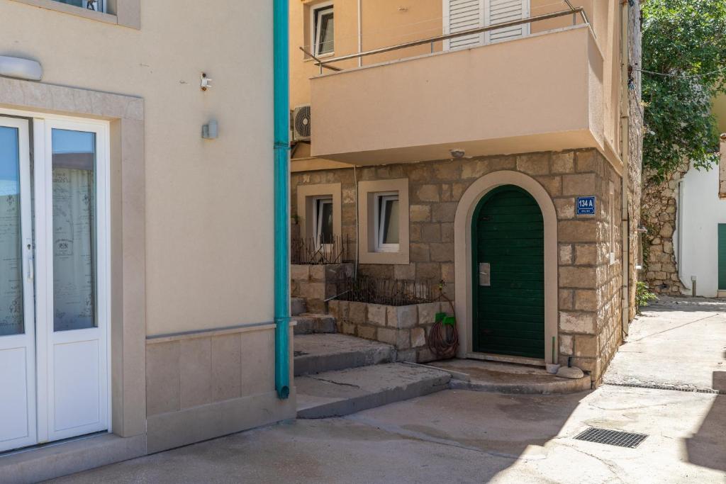 Budova, v ktorej sa apartmán nachádza