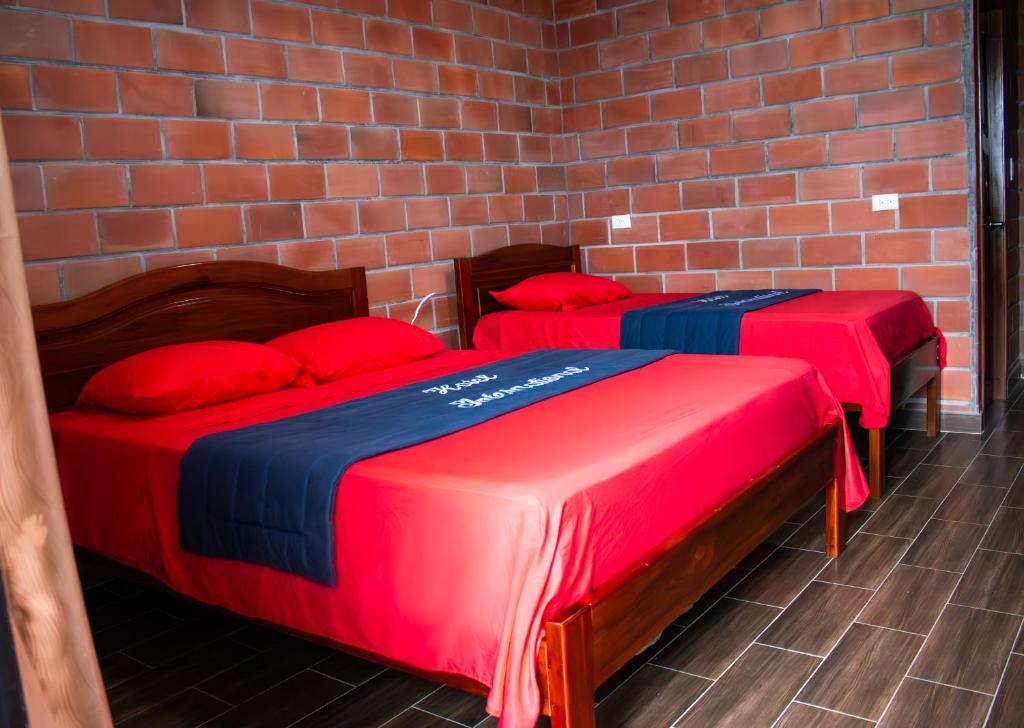 Postel nebo postele na pokoji v ubytování Hotel International