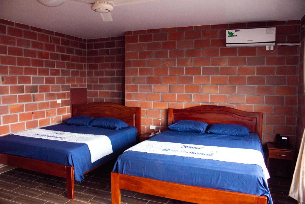 Postel nebo postele na pokoji v ubytování Hotel International