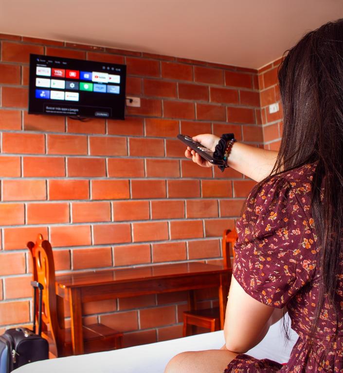 TV a/nebo společenská místnost v ubytování Hotel International