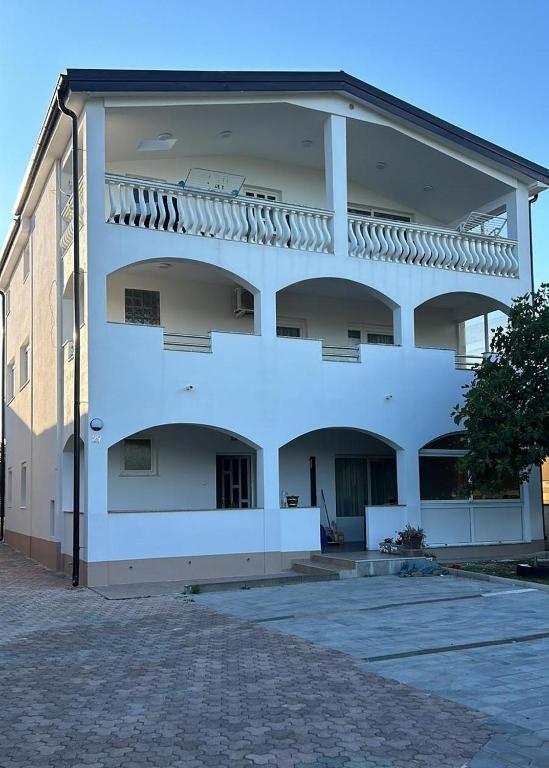 Apartments with parking space Vir - 23444, Vir (updated prices 2026)
