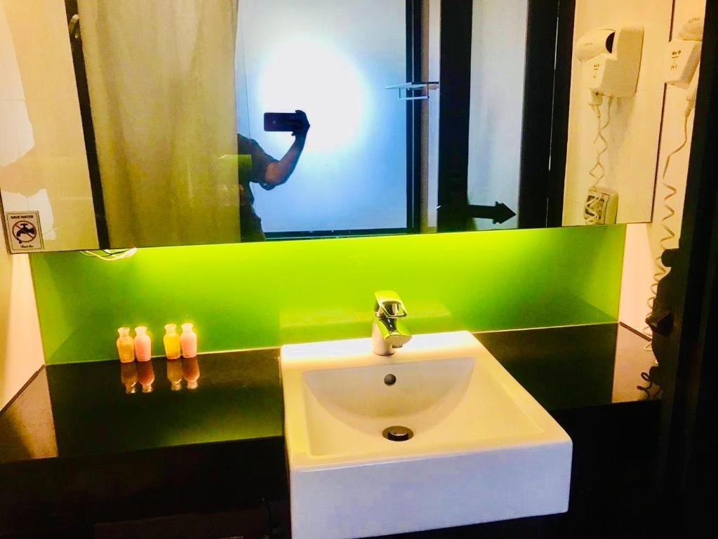 Kata Beach Guesthouse-The Beach Condo - Resim 8