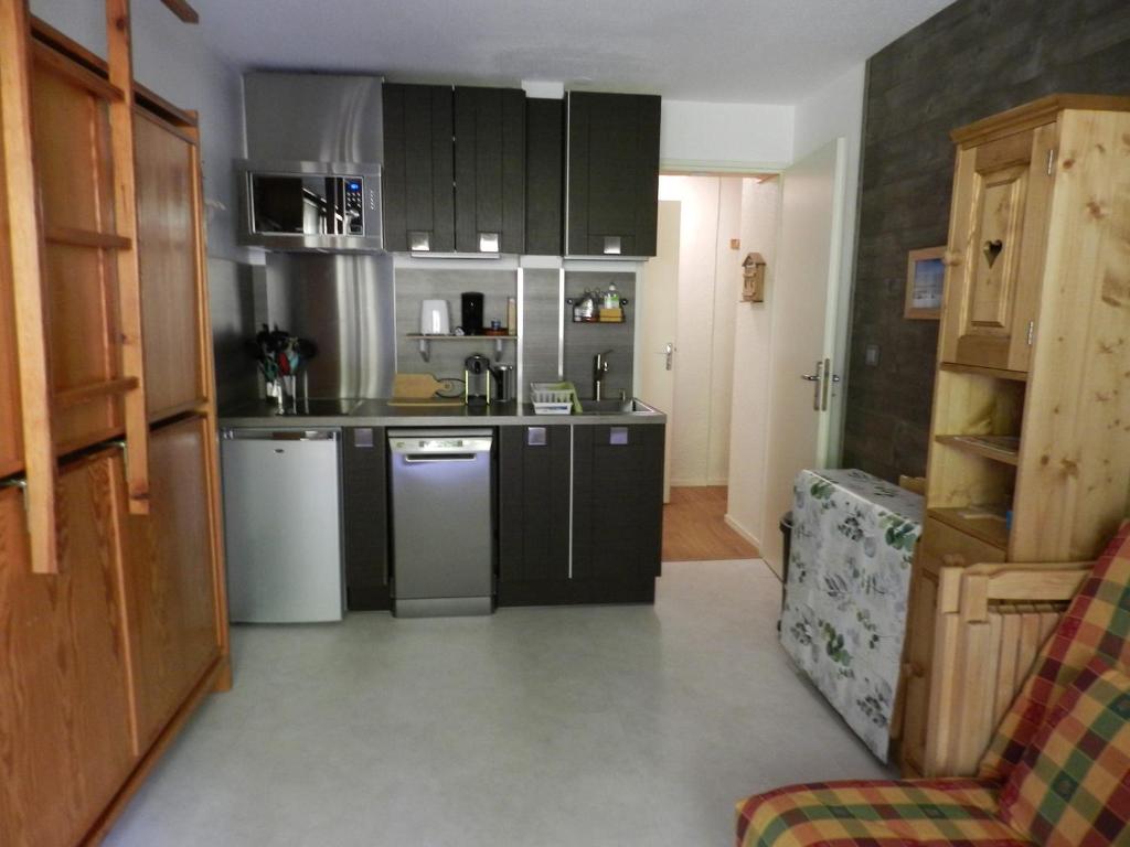 Η κουζίνα ή μικρή κουζίνα στο Studio 3 pers, face pistes, balcon, Le Pleynet - FR-1-557A-57