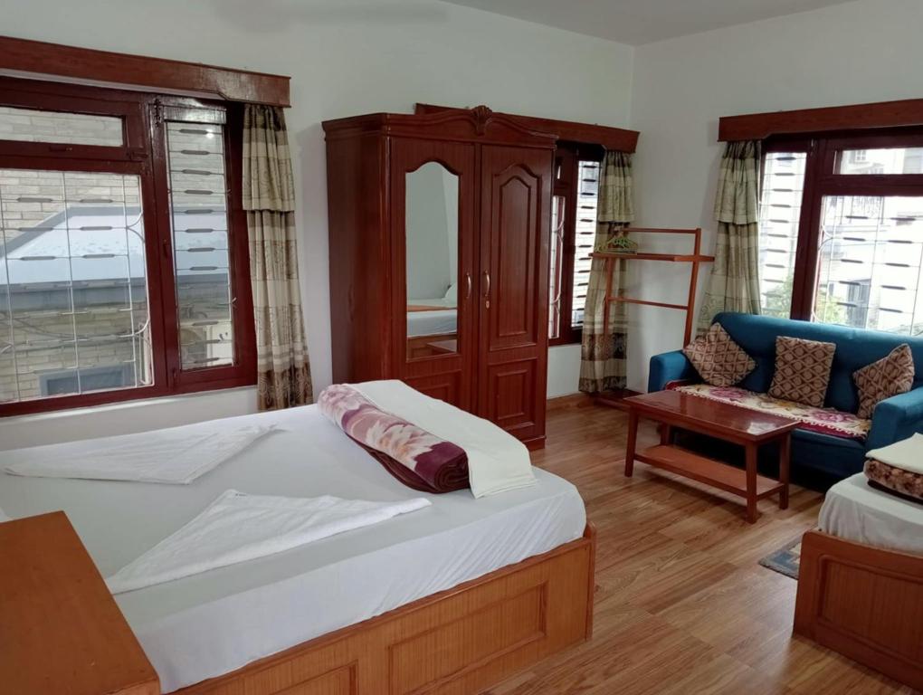 Ένα ή περισσότερα κρεβάτια σε δωμάτιο στο New Summit Guest House