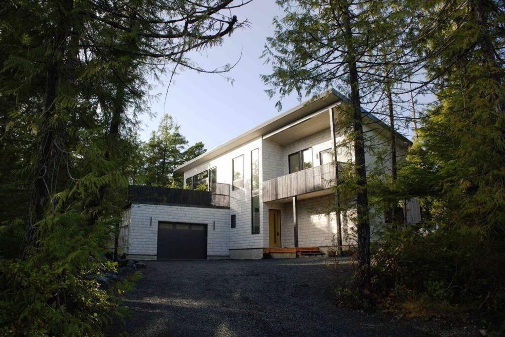 Το κτήριο όπου στεγάζεται  το διαμέρισμα