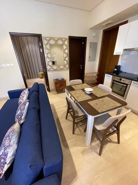 Kuchyň nebo kuchyňský kout v ubytování Hawana Salalah Poolside Apartment