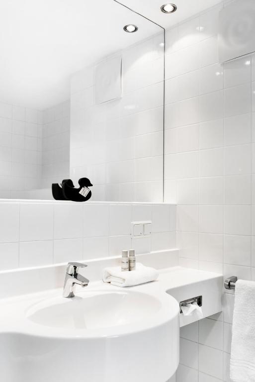 Vannituba majutusasutuses Augarten Art Hotel, a Member of Design Hotels