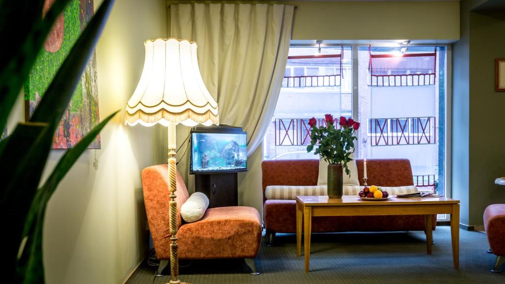 Posezení v ubytování ARIBĖ Hotel Klaipėda, Free parking