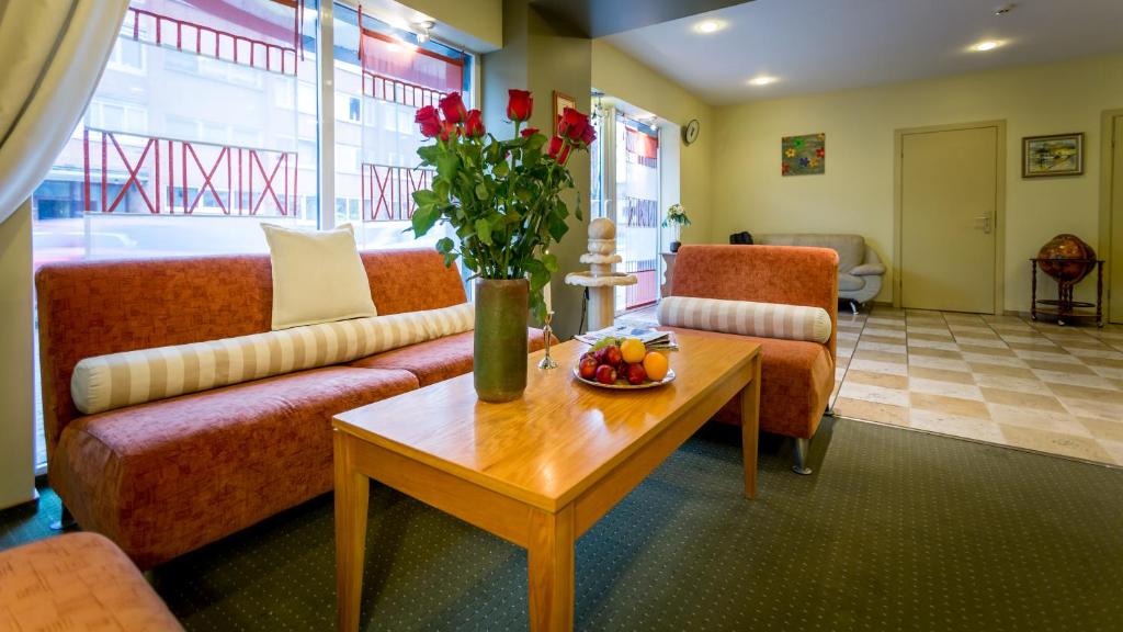 Posezení v ubytování ARIBĖ Hotel Klaipėda, Free parking