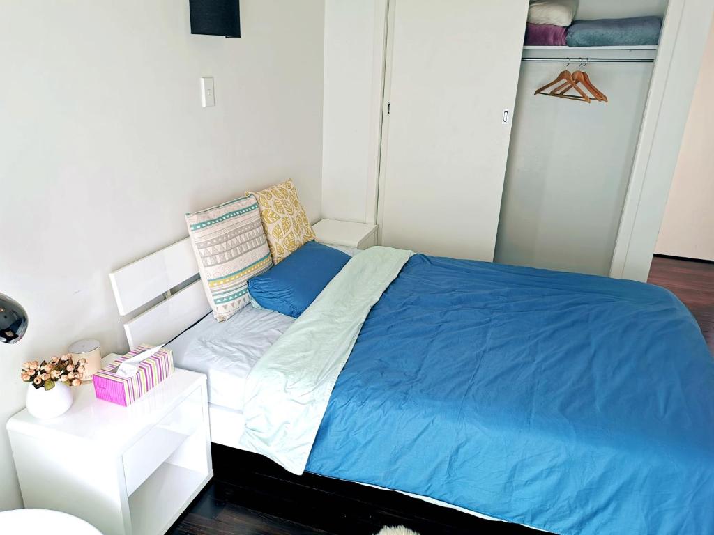 Postel nebo postele na pokoji v ubytování Separate Entry Guest Room with Private Bathroom in Forrest hill