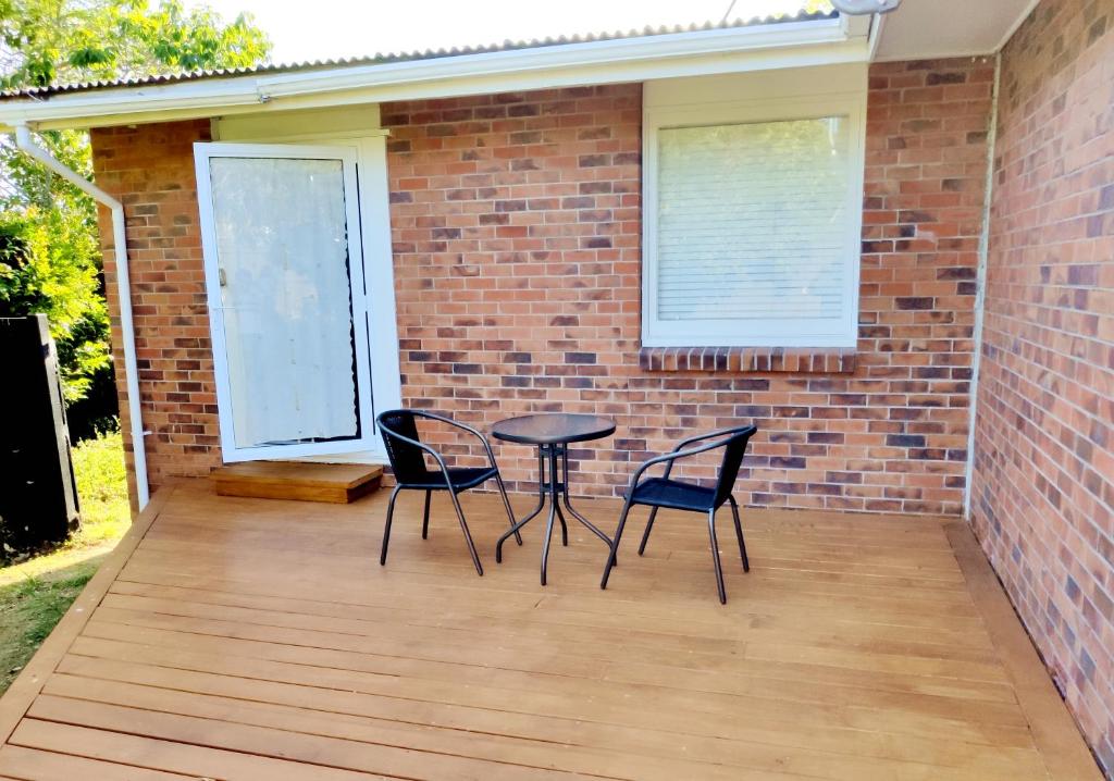 Separate Entry Guest Room with Private Bathroom in Forrest hill - Resim 5