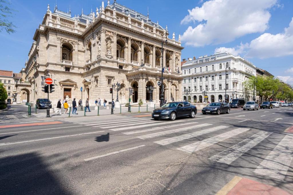 POP-ART Opera 1065 Budapest, Hajós utca 13-15 kép - 1