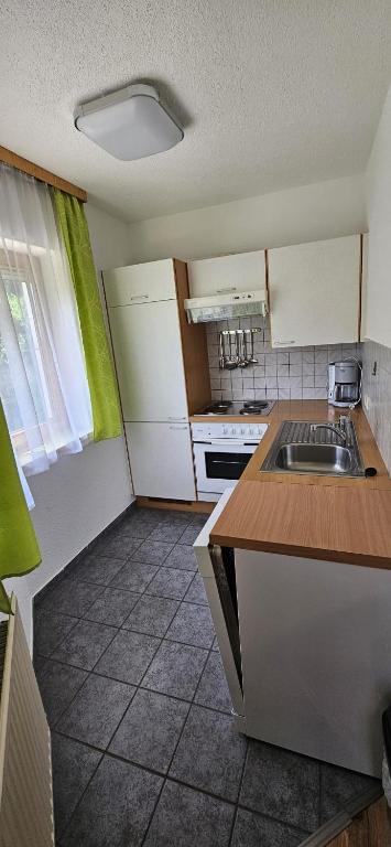 Kuchyňa alebo kuchynka v ubytovaní Appartement Mair