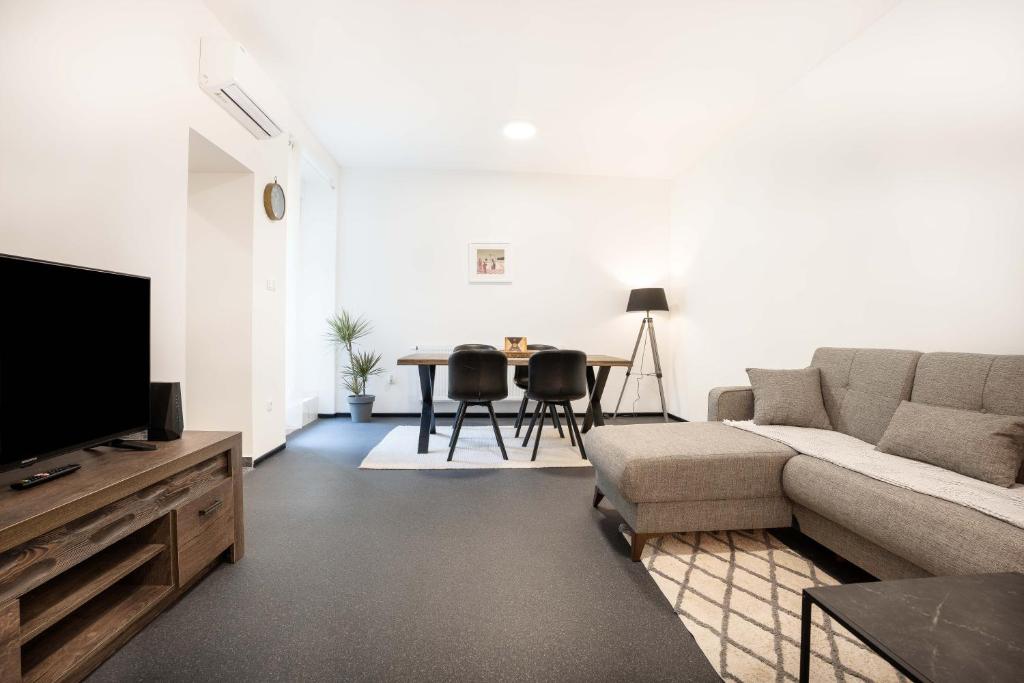Flexible SelfCheckIns Zagreb 279 & 280 - One Bedroom Apartments - City Centre Area - Keybox Entry