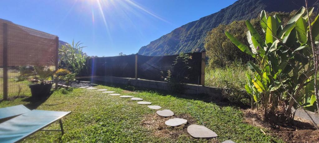 Nespecifikovaný výhled na hory nebo výhled na hory při pohledu z luxury tent