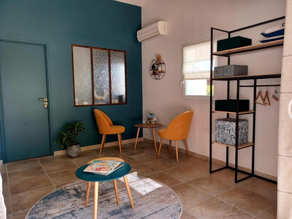 Posezení v ubytování Chambre privée indépendante dans le Luberon