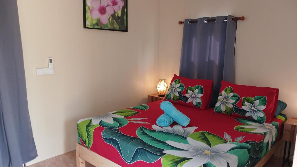 Postel nebo postele na pokoji v ubytování Jeannine Lodge