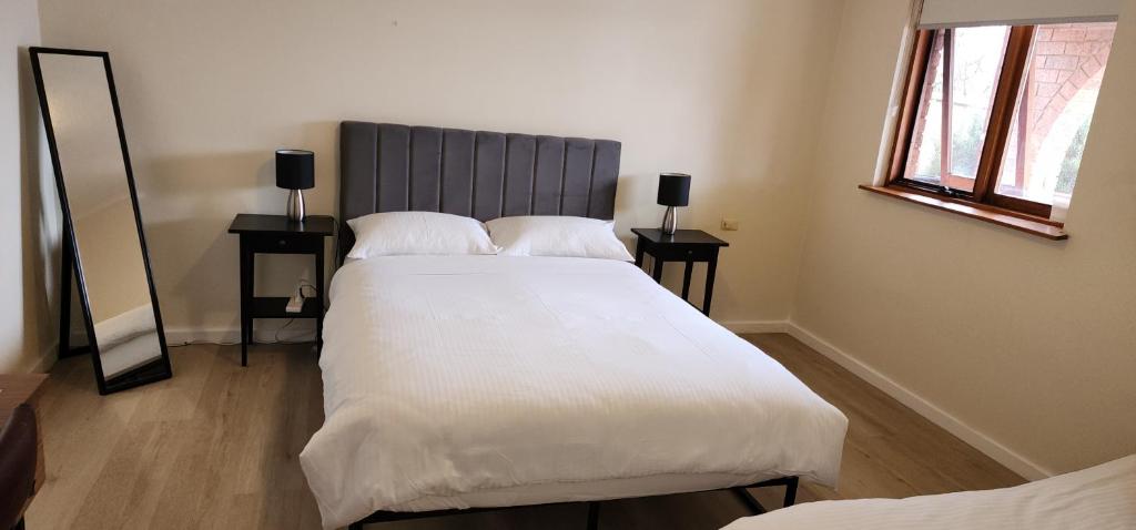 Postel nebo postele na pokoji v ubytování Cooma Guest House