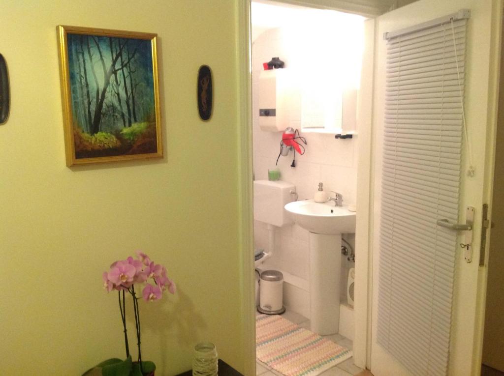 Royal Guest House - Double Room With Private External Bathroom