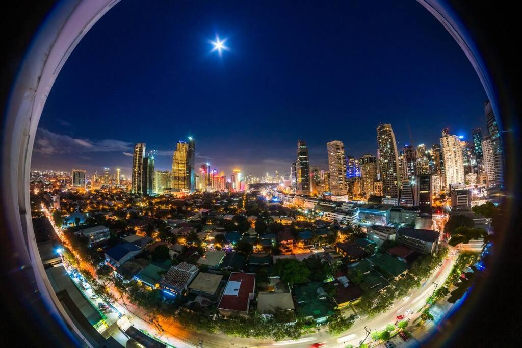 Nespecifikovaný výhled na destinaci Manila nebo výhled na město při pohledu z apartmánu