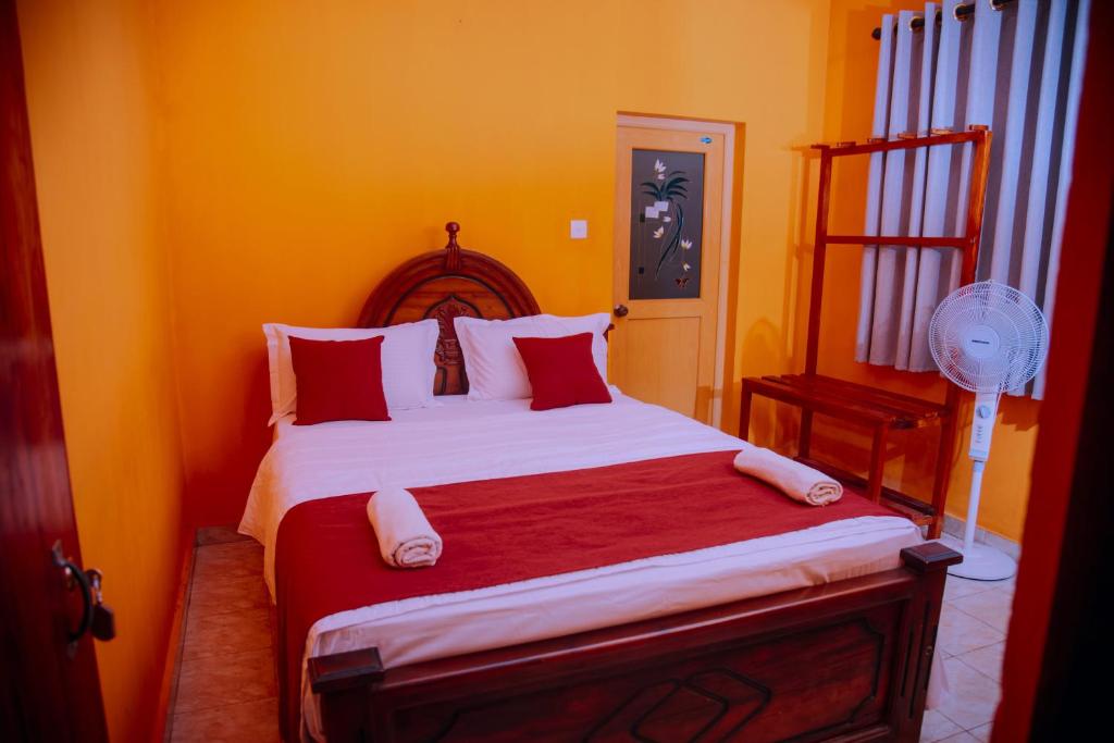 Postel nebo postele na pokoji v ubytování Freedom Guest Inn Ella
