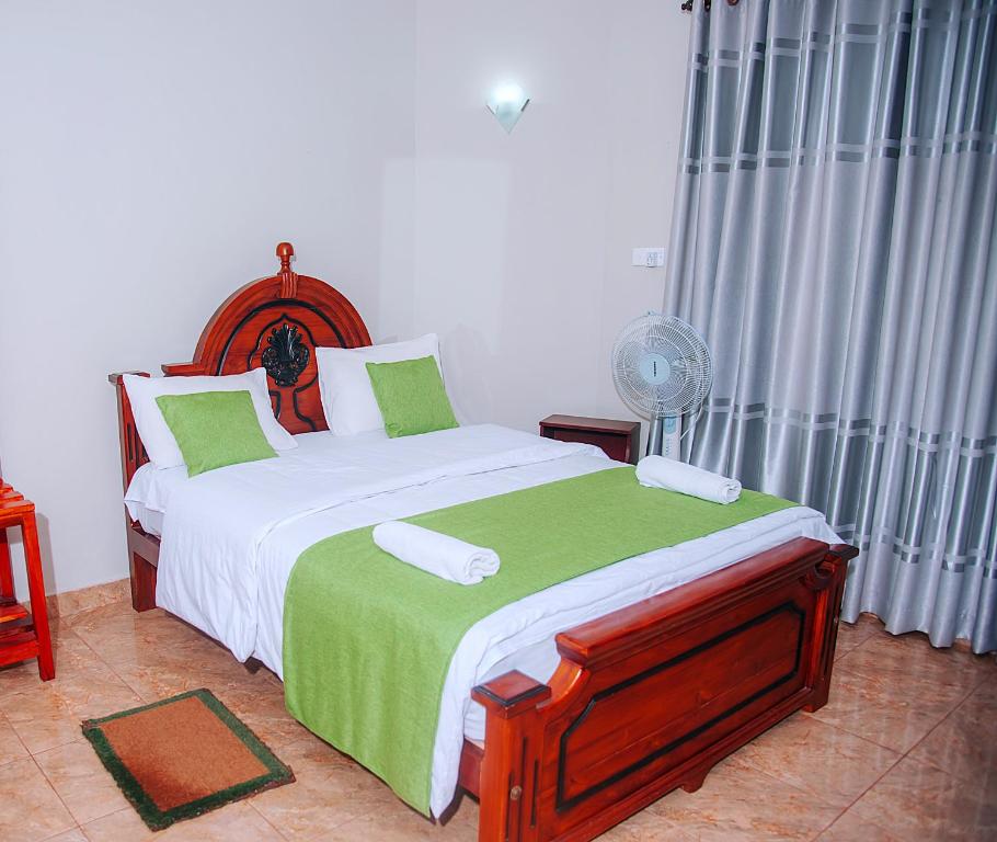 Postel nebo postele na pokoji v ubytování Freedom Guest Inn Ella