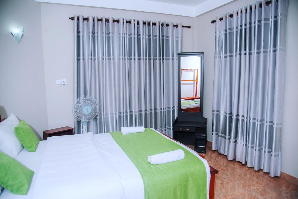 Postel nebo postele na pokoji v ubytování Freedom Guest Inn Ella