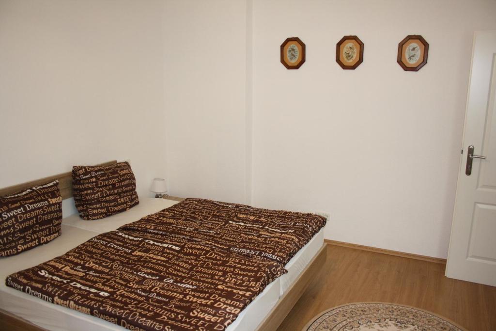 a bedroom with a bed with two clocks on the wall at Zwei-Zimmer-Wohnung im Zentrum in Dortmund
