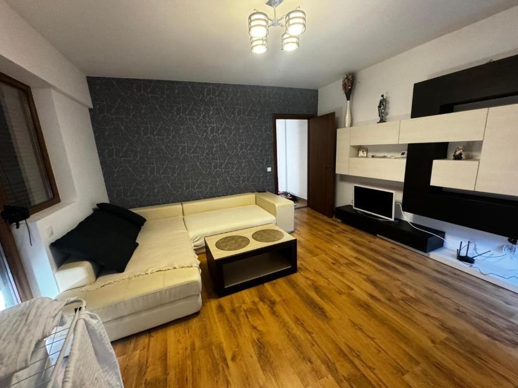 a living room with a couch and a television at Bia's Apartament in Mamaia Nord