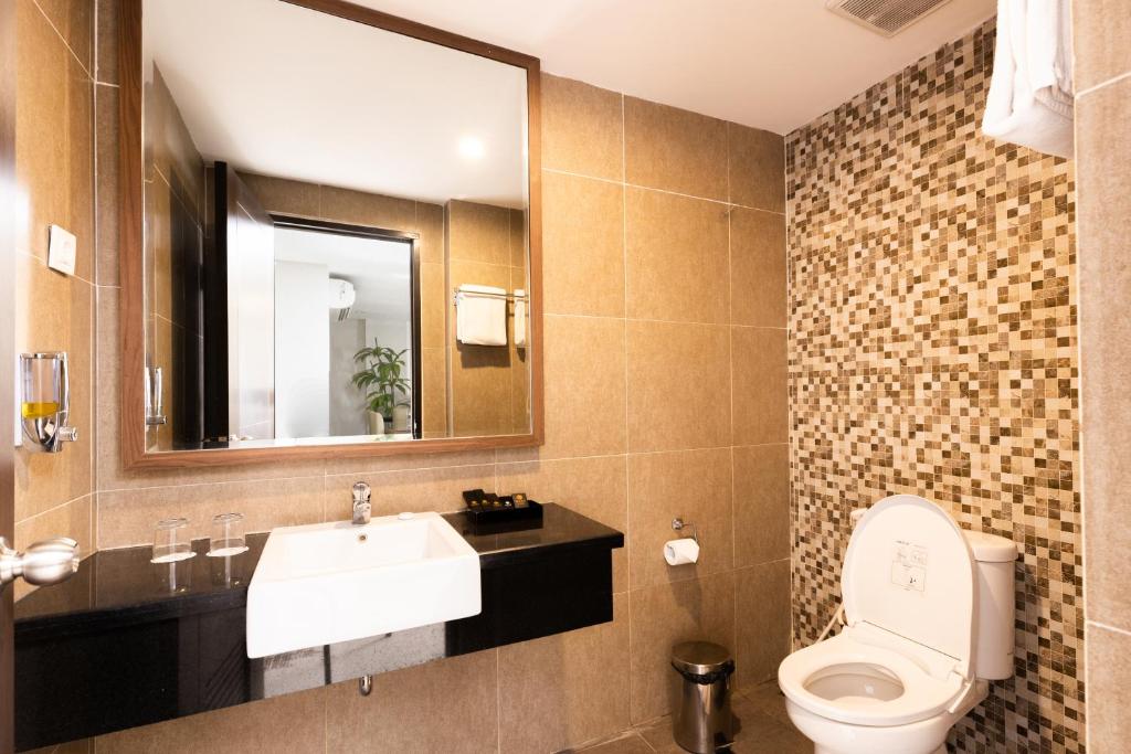 Koupelna v ubytování Next Hotel Yogyakarta
