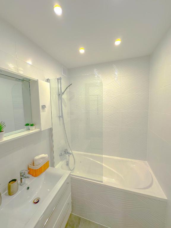 Koupelna v ubytování Palace City Apartman,T13, AC, Klima
