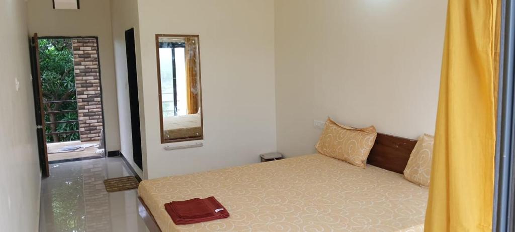 Postel nebo postele na pokoji v ubytování Hiran Holidays