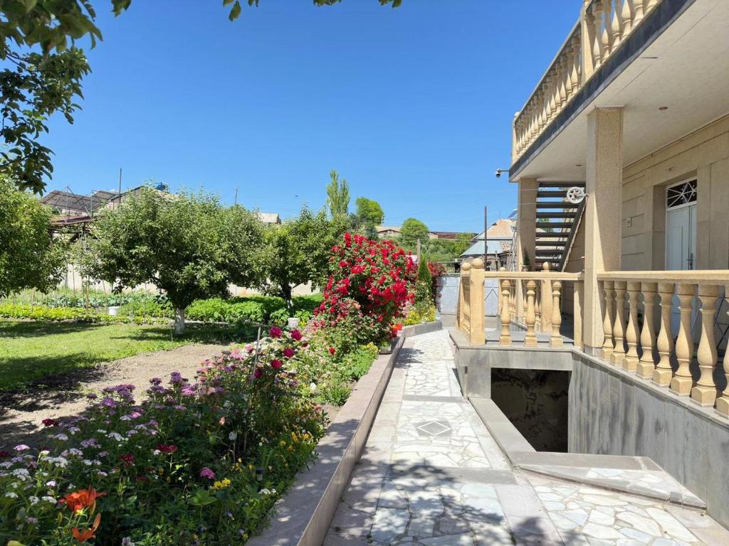 Zahrada ubytování Chkalovka Guest House With Sevan View