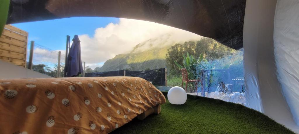 Nespecifikovaný výhled na hory nebo výhled na hory při pohledu z luxury tent