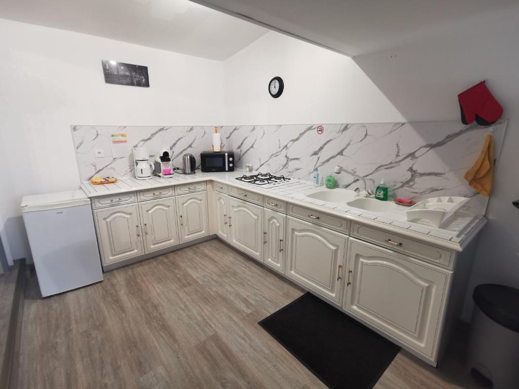 Kuchyňa alebo kuchynka v ubytovaní maison