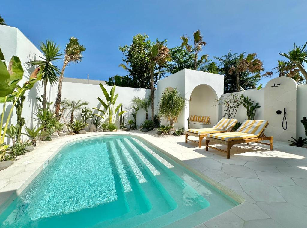 Bazén v ubytování Dolce villas in Bingin nebo v jeho okolí