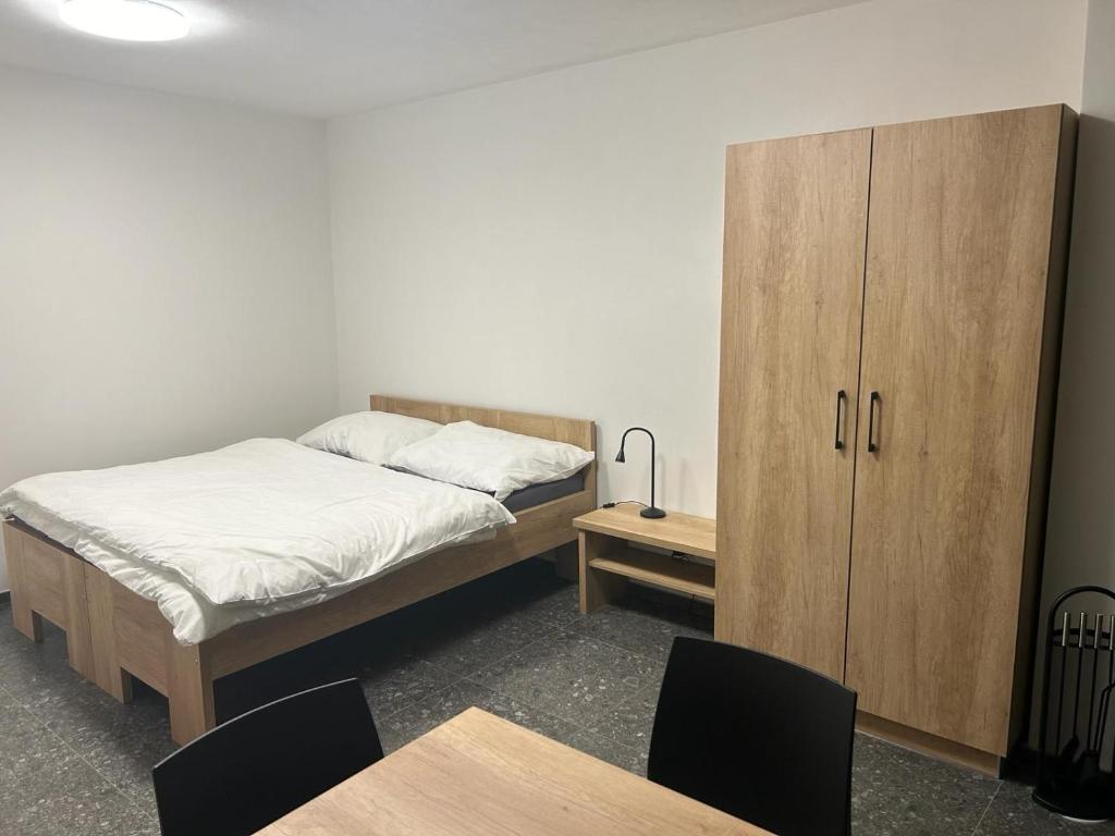 Postel nebo postele na pokoji v ubytování APARTMÁNY ATHEL KVILDA