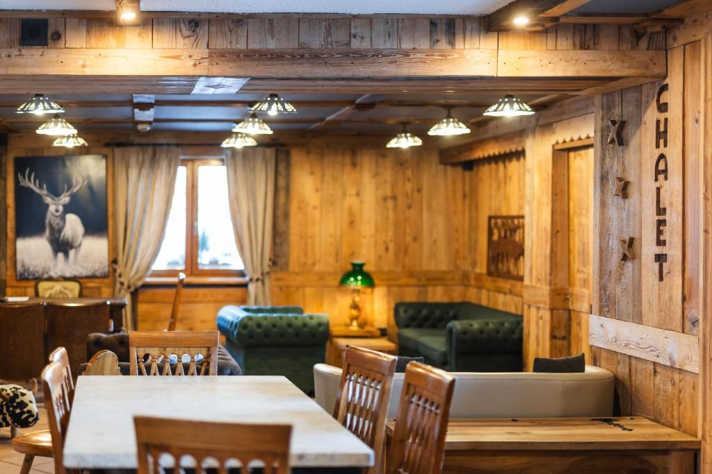 Posezení v ubytování CHALET DES ALPES
