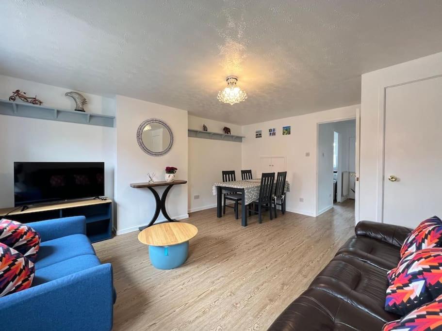 a living room with a blue couch and a table at Cozy 2 bed townhouse close to City Walls in York