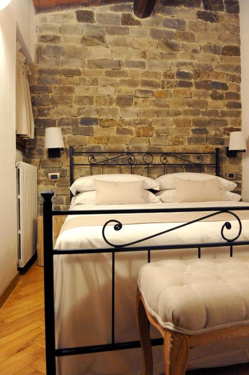 A bed or beds in a room at ARIA DI CASA APARTMENT
