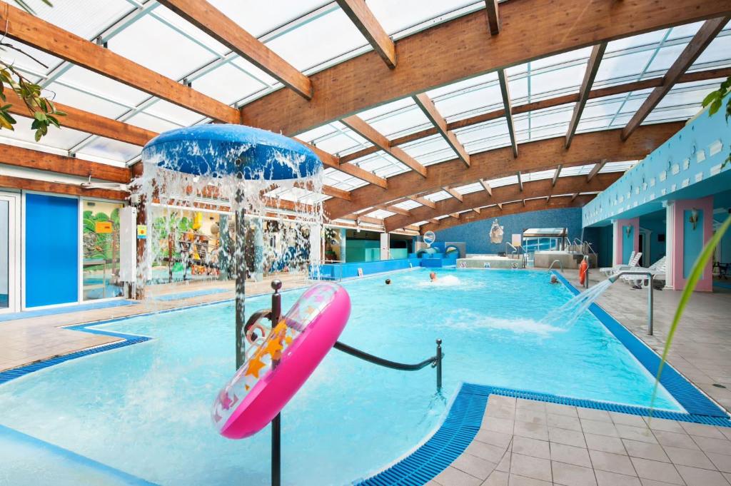Bazén v ubytování Apartamenty Makadamia nebo v jeho okolí