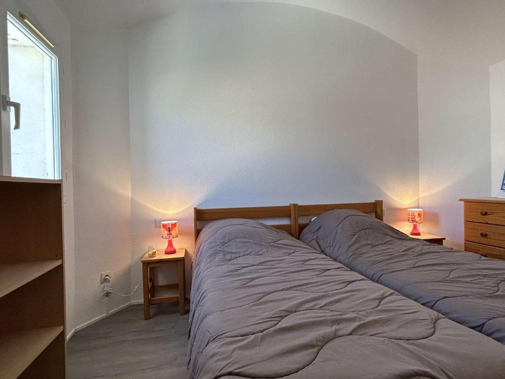 Posteľ alebo postele v izbe v ubytovaní Maison T2 mezzanine rénovée - 6 pers, Gruissan Mateille, Terr. ensoleillée, piscine, parking privé - FR-1-229-836